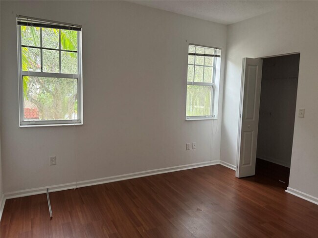 Building Photo - 5800 W Sample Rd