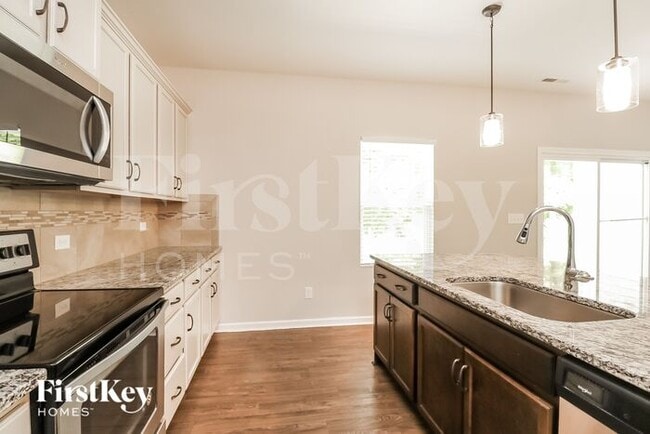 Building Photo - 8000 Camden Crossing