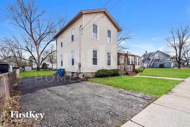 Building Photo - 130 Warren Ave