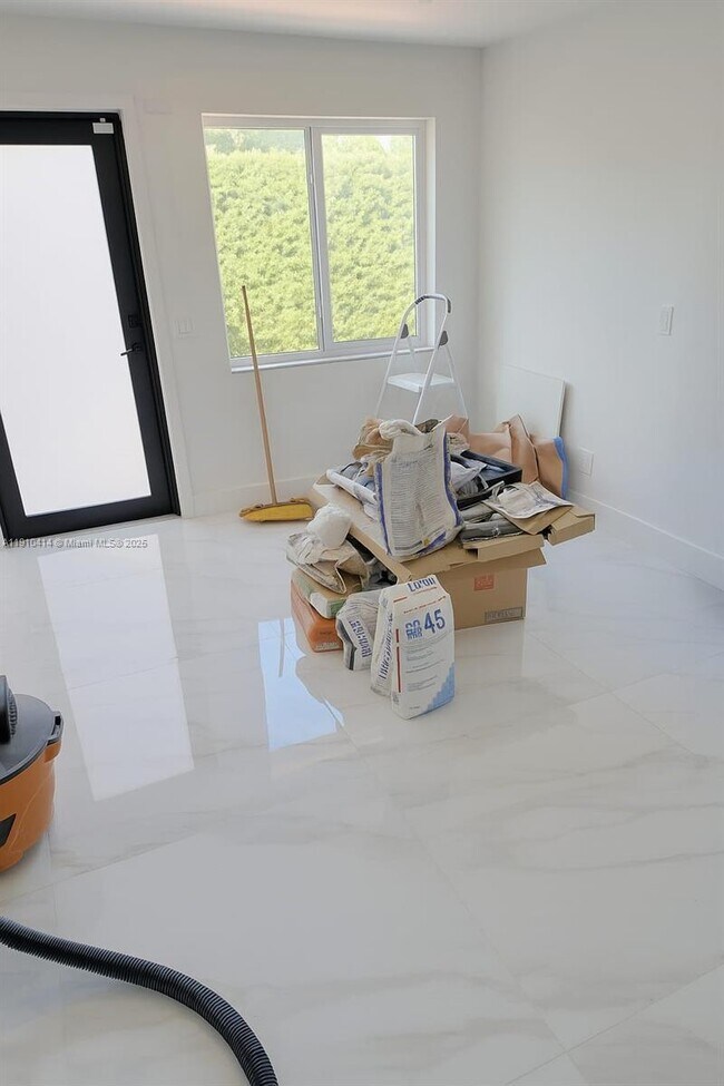 Building Photo - 9313 NW 24th Pl