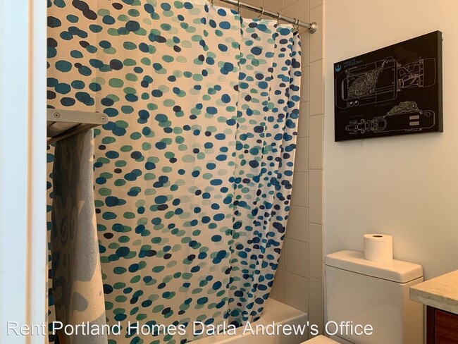 Building Photo - 1636 NW Riverscape St