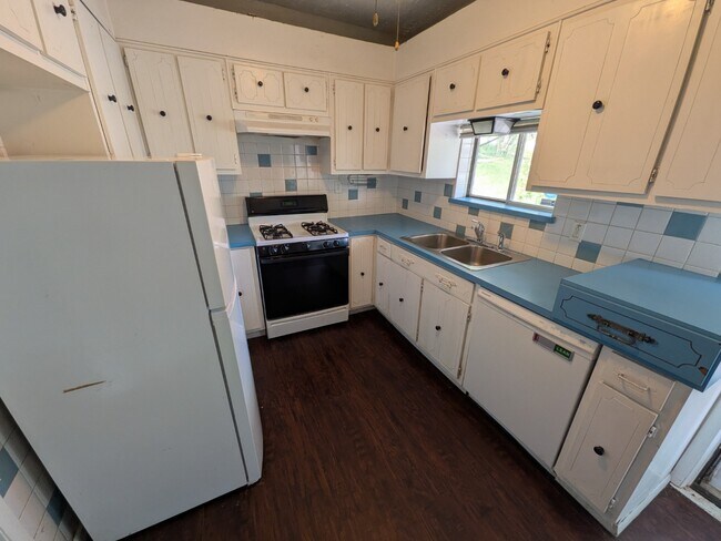 Building Photo - Cute Two Bedroom Home On Dead End Street In Spring Hill