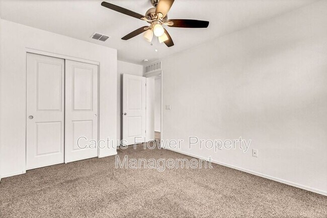 Building Photo - 1245 N Balboa