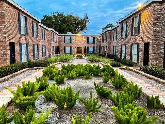 REGENTS WALK TOWNHOME COURT WAY - RBBC