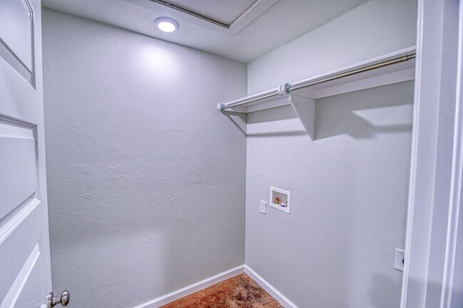Building Photo - 2713 Clifton Ter