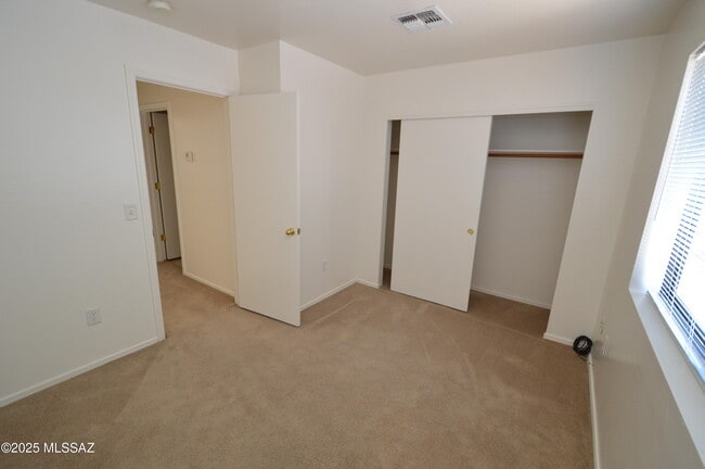 Building Photo - 4327 E Bellevue St