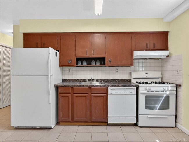 Building Photo - 37 Carnation Dr