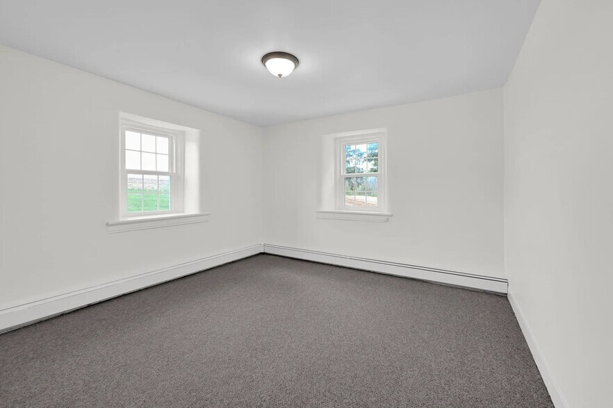 Building Photo - 709 Schaeffer Rd