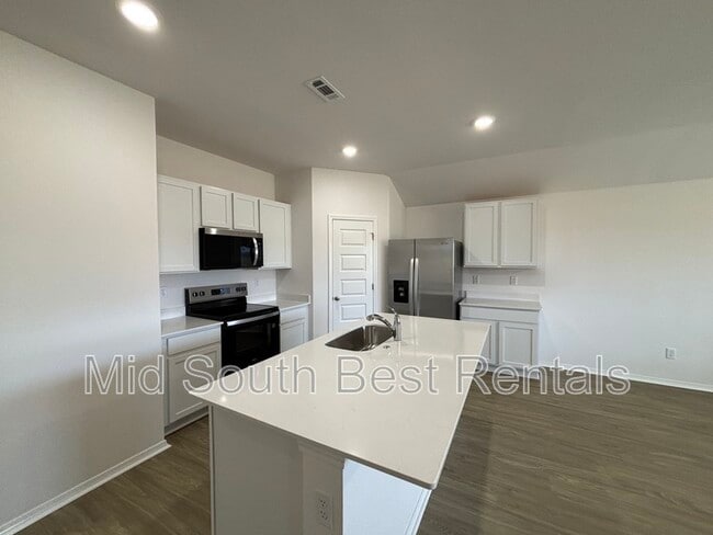 Building Photo - 6416 Newark Dr