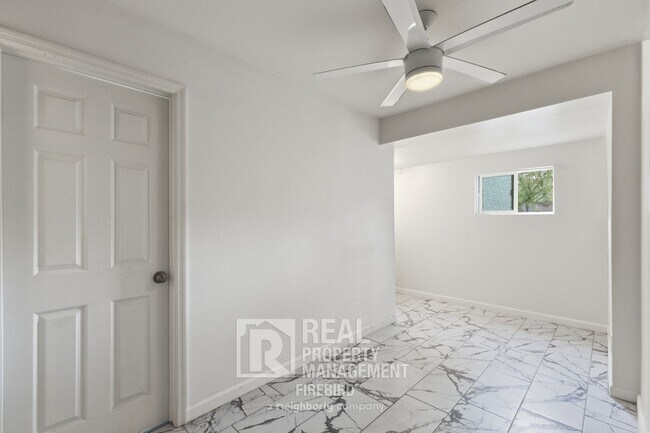 Building Photo - 1108 S Lebanon Ln