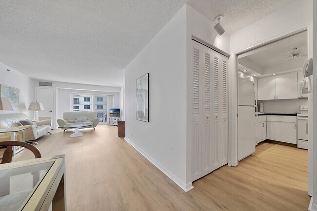 Building Photo - 3215 S Ocean Blvd