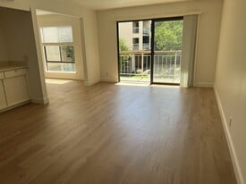 Building Photo - 320 N Civic Dr