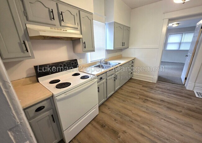 Building Photo - 817 Egleston Ave