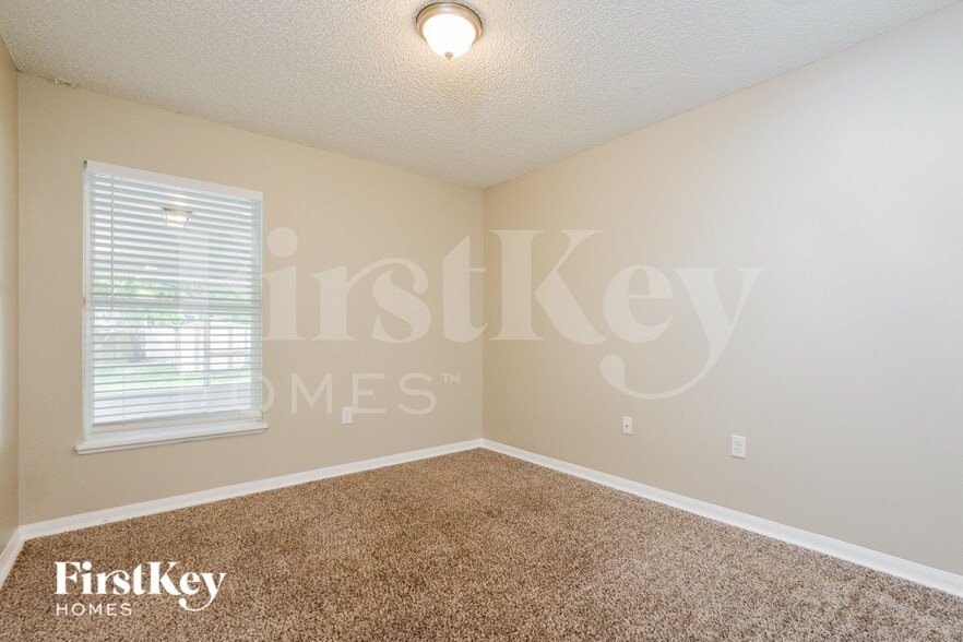 Building Photo - 1741 W Marshall Lake Dr