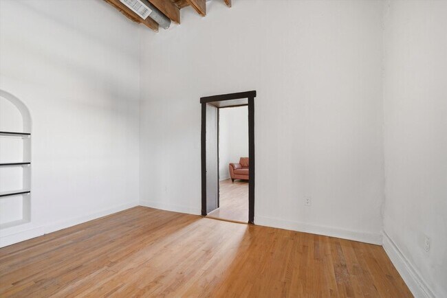 Building Photo - 837 S 8th Ave