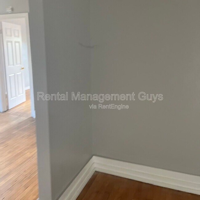 Building Photo - 2110 Fremont Ave N