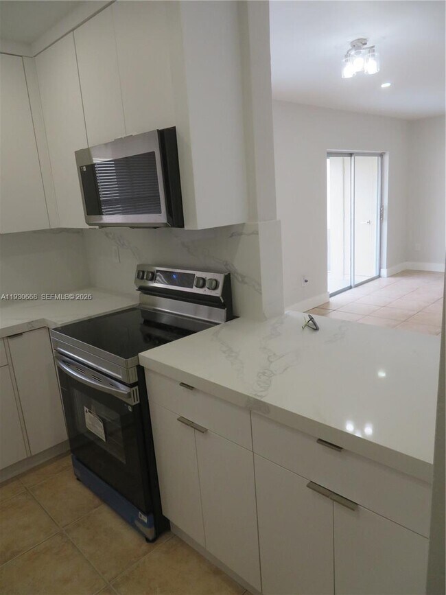 Building Photo - 7328 Miami Lakeway S