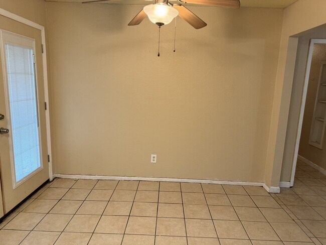 Building Photo - 16607 David Glen Dr