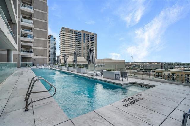 Building Photo - 2408 Victory Park Ln