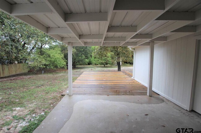 Building Photo - 15711 Echo Glen Dr