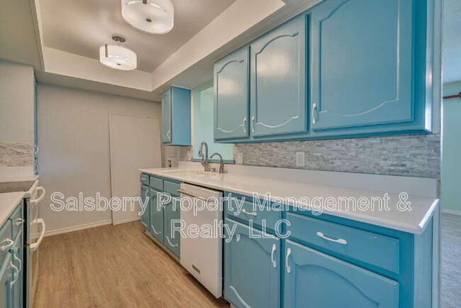 Building Photo - 8511 Westover Ct