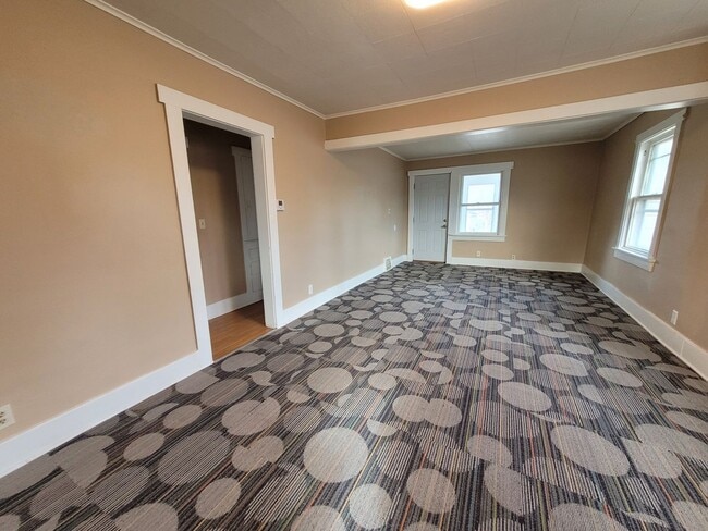 Building Photo - 2 Bedroom, 1 Bathroom Home with Deck