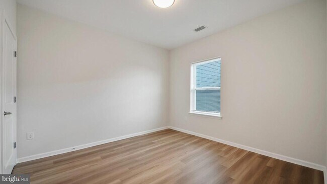 Building Photo - 4907 Hamilton Ave