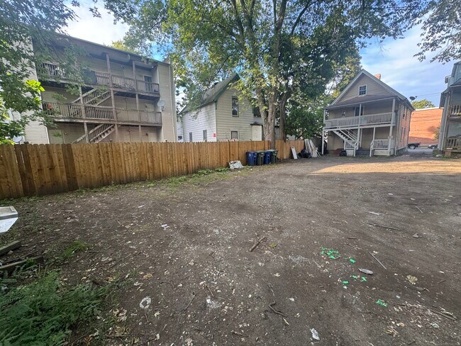 Building Photo - 1059 Hancock Ave