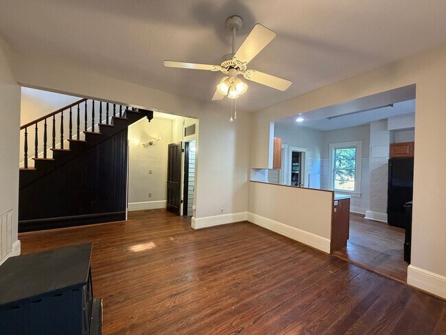 Building Photo - 606 Elm Ave