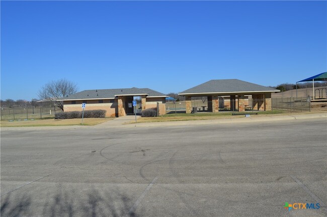 Building Photo - 1603 Neuberry Cliffe