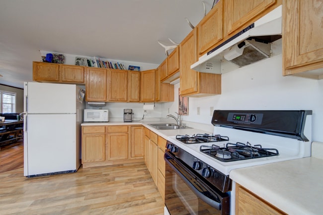 Building Photo - Comfort, Character & Extra Space