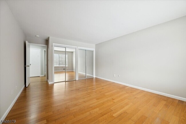 Building Photo - 911 Merritt Dr