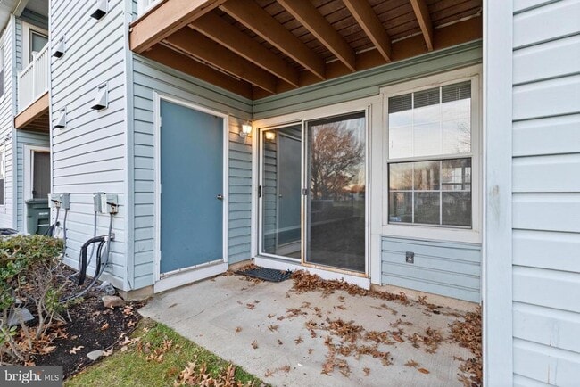 Building Photo - 387 Independence Dr