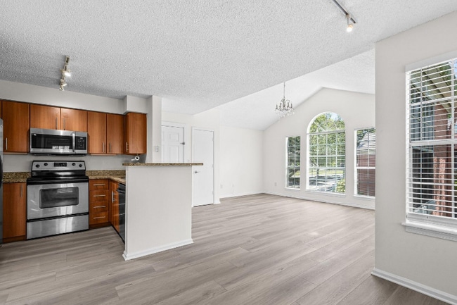 Building Photo - 1125 Crystal Way
