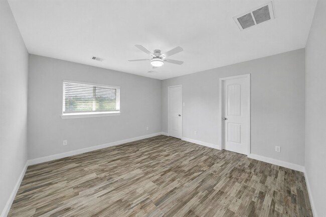 Building Photo - 4732 Carmen St