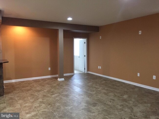 Building Photo - 43165 Barnstead Dr