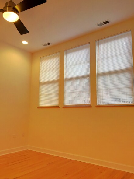 Building Photo - 1532 W Thomas St