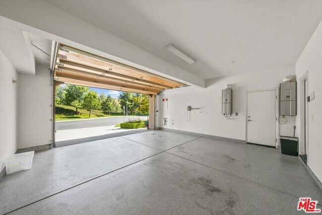 Building Photo - 57 Domani
