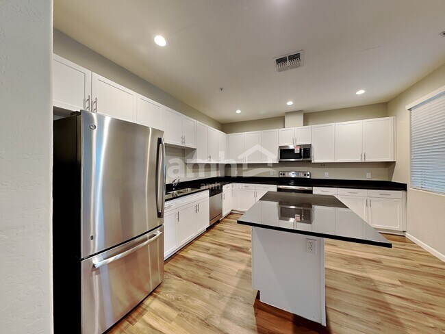 Building Photo - 20759 W Maiden Ln