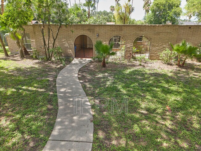 Building Photo - 5108 Manana Cir