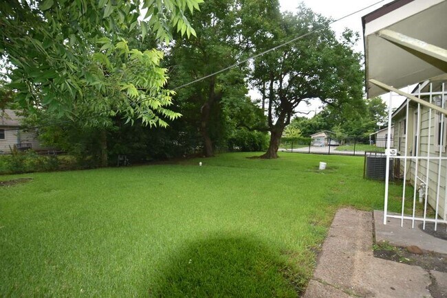 Building Photo - 10213 Fairland Dr