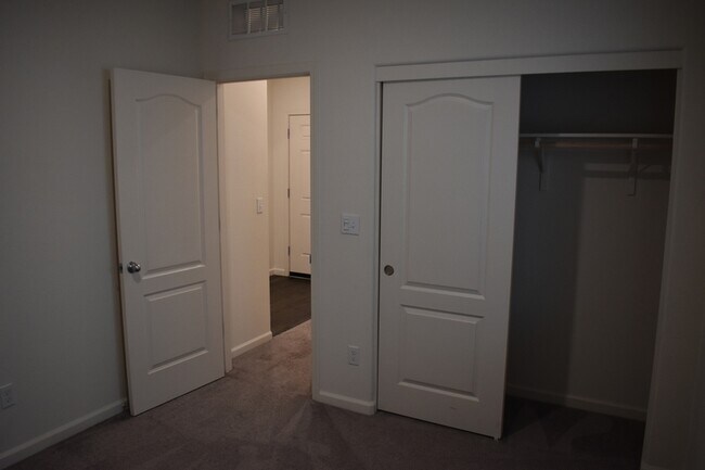 Building Photo - 662 Pegasus Dr