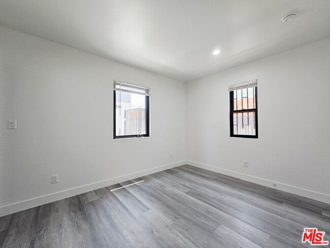 Building Photo - 4110 1/2 Normandie Ave