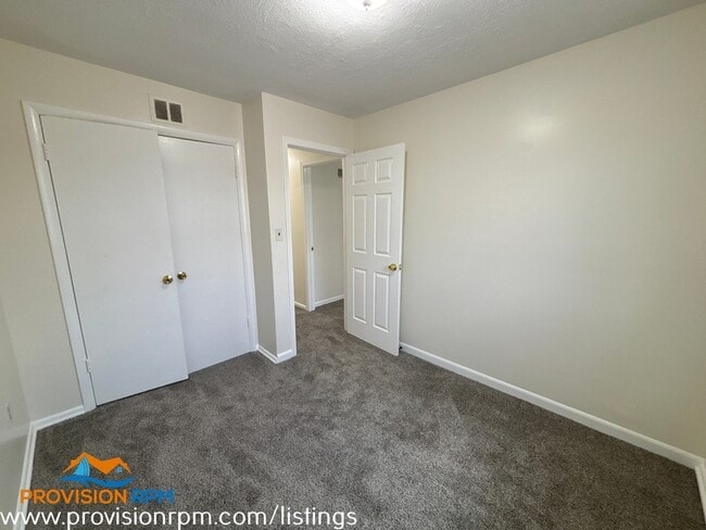 Building Photo - 5138 Clacton Ave