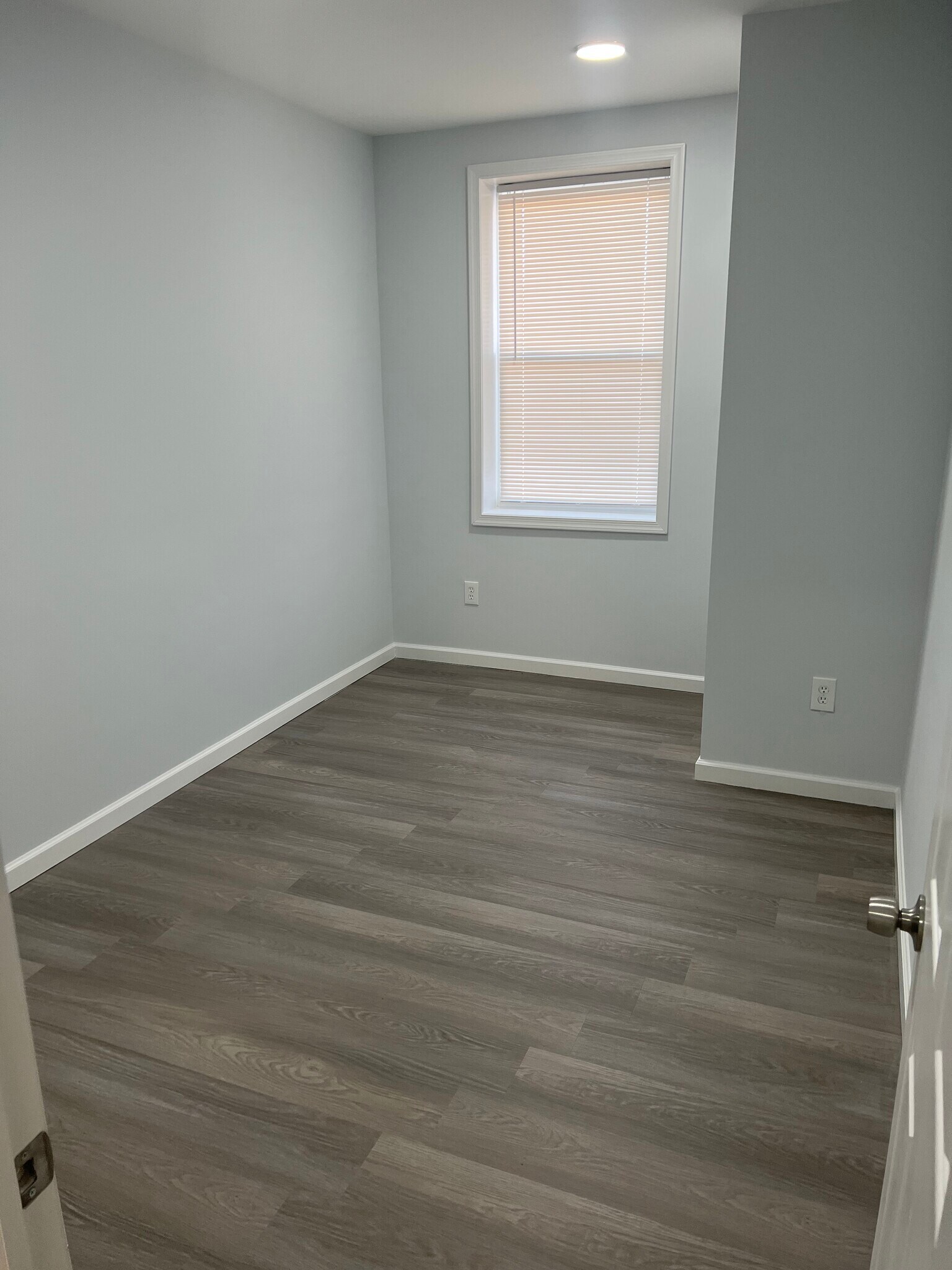 Building Photo - 1806 67th Ave