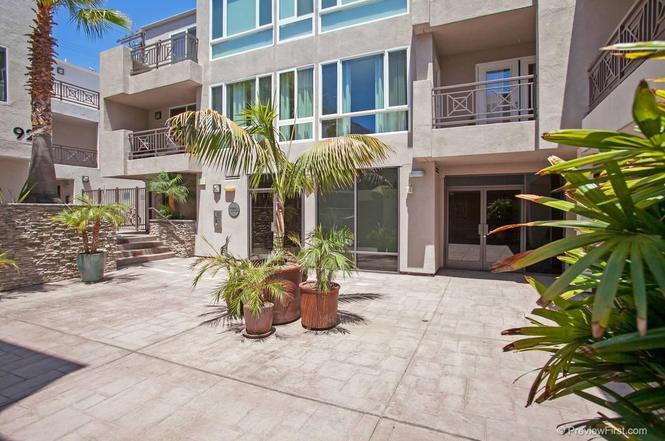 secure building courtyard - 924 Hornblend St