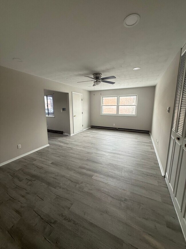 Building Photo - One bedroom upstairs apartment for rent