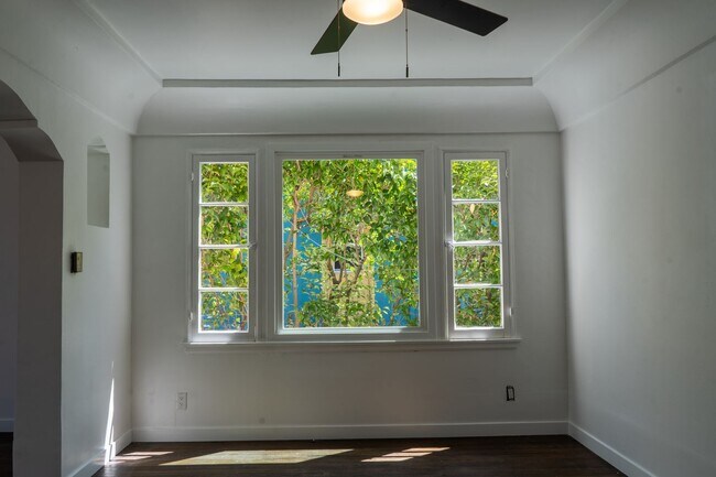 Building Photo - 1521 S Stanley Ave