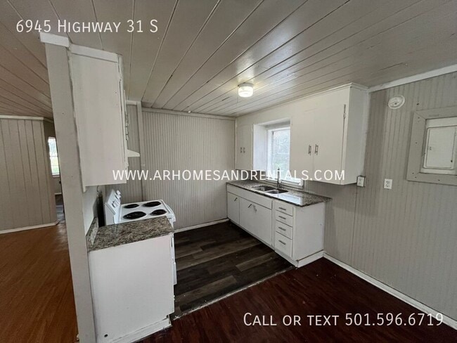 Building Photo - 6945 Highway 31 S