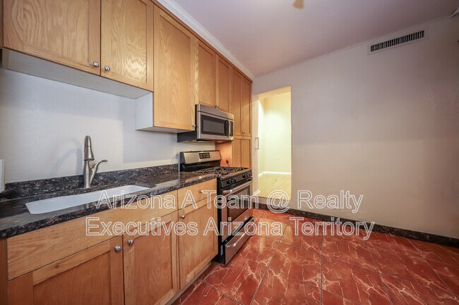 Building Photo - 2221 1st St